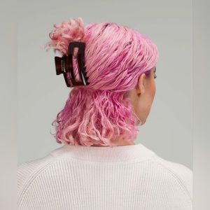 NWT Lululemon Large Claw Hair Clips *2
Pack